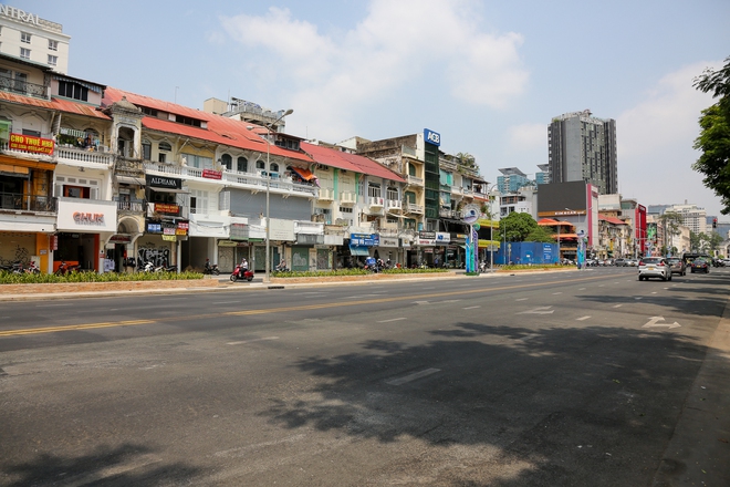 Giá thuê mặt bằng đất vàng Lê Lợi ở TP.HCM ra sao khi lô cốt Metro số 1 đã tháo dỡ? - Ảnh 1.