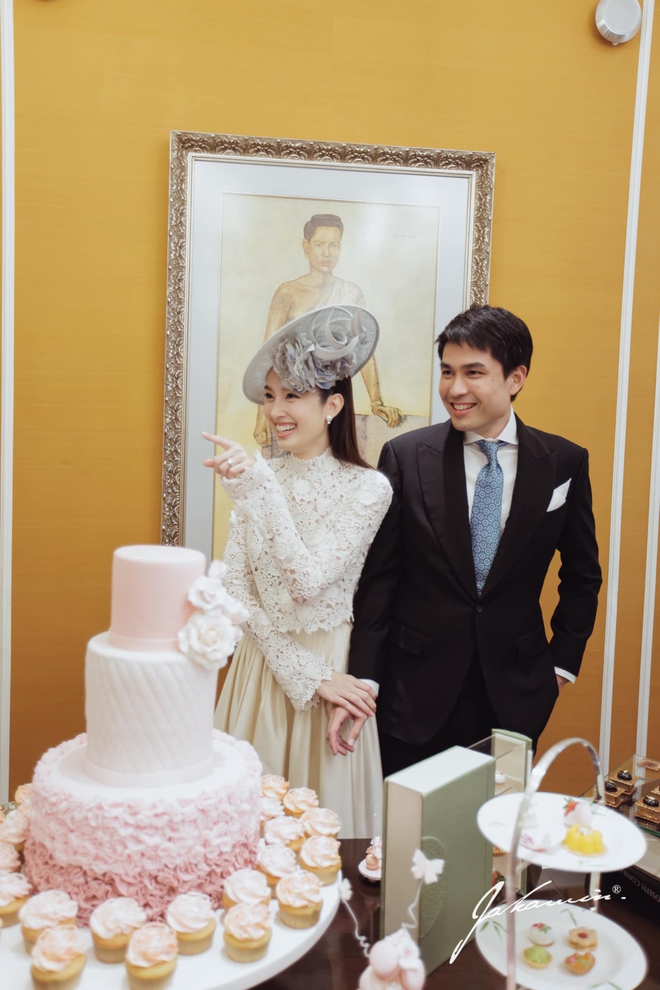 Ảnh n&eacute;t căng trong lễ đặc biệt của mỹ nh&acirc;n chuyển giới Nong Poy, c&ocirc; d&acirc;u n&oacute;i g&igrave; m&agrave; khiến ch&uacute; rể rụng tim - Ảnh 8.