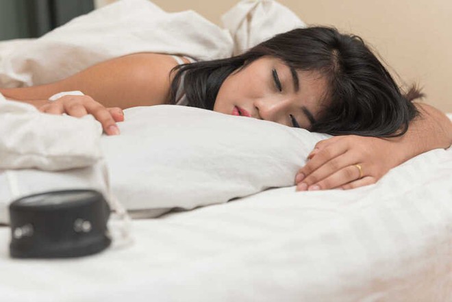 Ung thư phổi ngày càng trẻ hóa, 3 tín hiệu khi ngủ về đêm ngầm cảnh báo bệnh sớm - Ảnh 2.