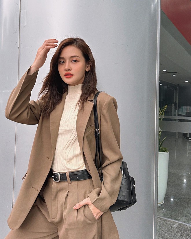 Style ngo&agrave;i đời cực thời thượng của nữ ch&iacute;nh Đừng n&oacute;i khi y&ecirc;u - Ảnh 1.