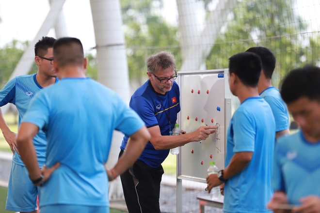 Philippe Troussier: Kẻ si mê bóng đá mơ đưa tuyển Việt Nam đến World Cup - Ảnh 3.