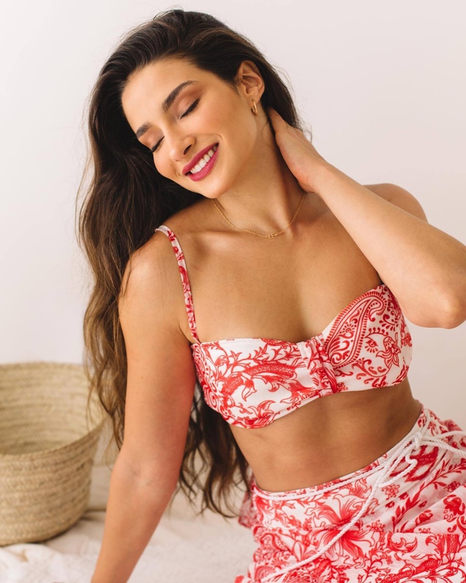 Nhan sắc n&oacute;ng bỏng của người đẹp Brazil đăng quang Miss Charm 2023 - Ảnh 5.