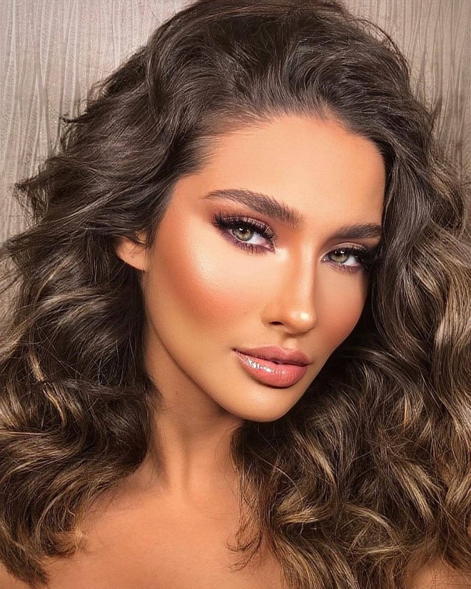 Nhan sắc n&oacute;ng bỏng của người đẹp Brazil đăng quang Miss Charm 2023 - Ảnh 2.