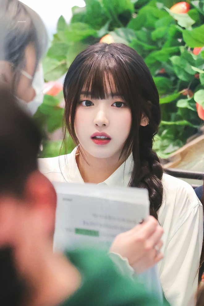 Những khung hình sao nữ hot nhất 2022: Vẻ đẹp ngộp thở của Han So Hee và Jang Won Young có át được body của Yuna? - Ảnh 9. Những khung hình sao nữ hot nhất 2022: Vẻ đẹp ngộp thở của Han So Hee và Jang Won Young có át được body của Yuna? - Ảnh 9.