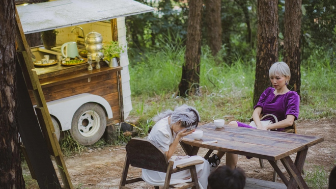 T&oacute;c Ti&ecirc;n ho&aacute; &ldquo;qu&yacute; b&agrave; t&agrave;i phiệt&rdquo; trong teaser MV &ldquo;Like This Like That&rdquo; - Ảnh 1.