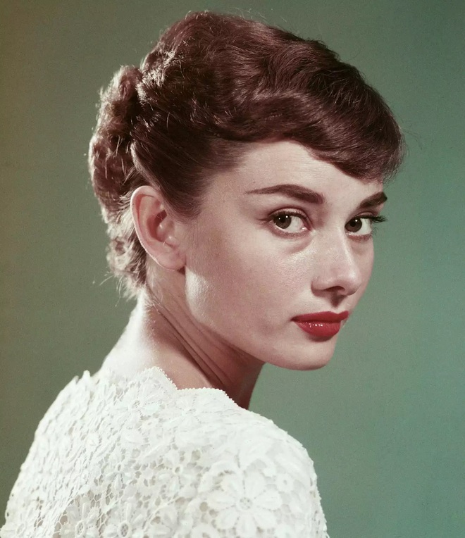 Người phụ nữ có vẻ đẹp tự nhiên nhất mọi thời đại Audrey Hepburn: Nỗi đau đớn của người phụ nữ hai lần mất con và tình yêu trọn vẹn ngày cuối đời - Ảnh 2.