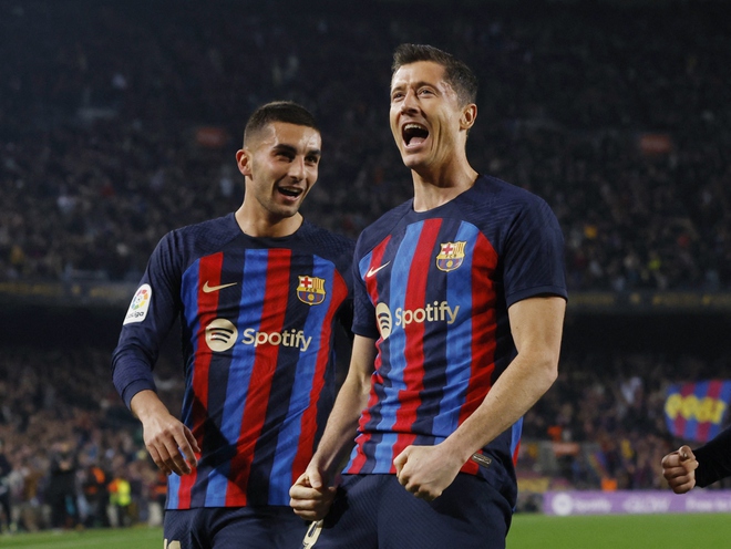 Thắng dễ Cadiz, Barca gửi &ldquo;chiến thư&rdquo; đến MU - Ảnh 2.