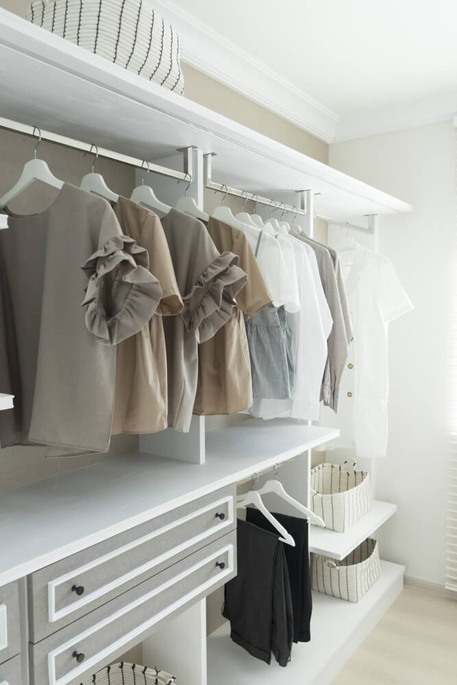 Cách sắp xếp quần áo để căn phòng lúc nào cũng gọn dù diện tích nhỏ - Ảnh 3.