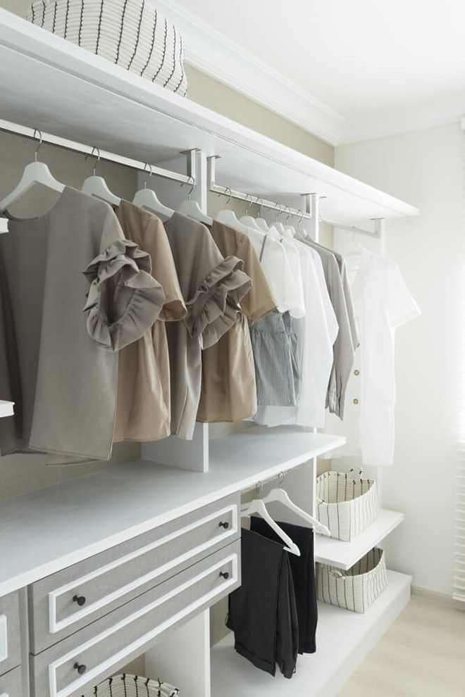 C&aacute;ch sắp xếp quần &aacute;o để căn ph&ograve;ng l&uacute;c n&agrave;o cũng gọn d&ugrave; diện t&iacute;ch nhỏ - Ảnh 3.