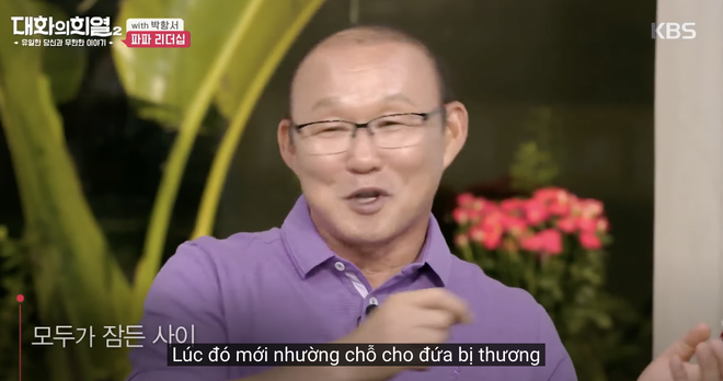 HLV Park Hang-seo: Cầu thủ gọi tôi là bố, nếu con mình bị đau làm sao tôi ngồi yên được - Ảnh 1.