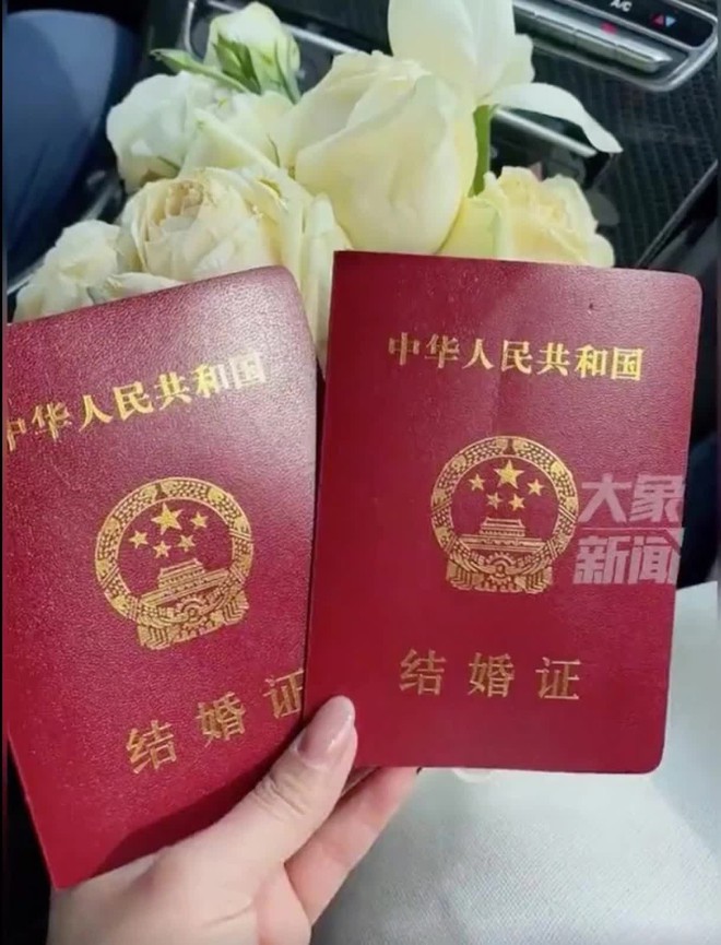 Ra đường “nhặt” được người yêu là có thật: Cô gái mạnh dạn xin bó hoa của chàng trai vừa bị từ chối tình cảm và cái kết ngôn tình sau 2 năm - Ảnh 2.