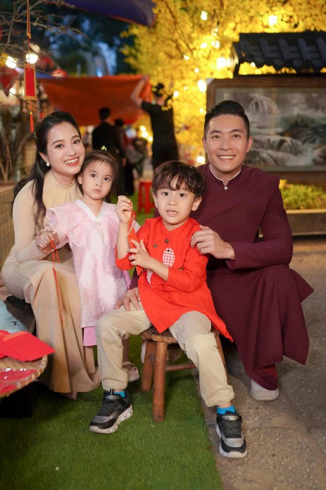 H&ocirc;n nh&acirc;n của Quốc Cơ v&agrave; MC Hồng Phượng: Cưới chỉ sau 6 th&aacute;ng quen biết, nhiều điểm tr&aacute;i ngược vẫn hạnh ph&uacute;c - Ảnh 4.