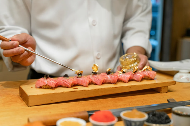 Omakase: Mô hình phục vụ đồ ăn cho người “thiếu quyết đoán” hoặc “ăn gì cũng được” - Ảnh 2.