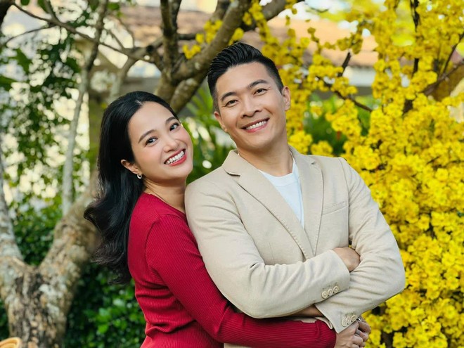 H&ocirc;n nh&acirc;n của Quốc Cơ v&agrave; MC Hồng Phượng: Cưới chỉ sau 6 th&aacute;ng quen biết, nhiều điểm tr&aacute;i ngược vẫn hạnh ph&uacute;c - Ảnh 3.