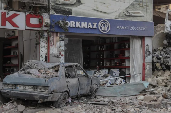 Hiện trường đau lòng khi Thổ Nhĩ Kỳ tiếp tục hứng chịu động đất kép sau 2 tuần kể từ thảm họa khiến 47.000 người thiệt mạng - Ảnh 6.