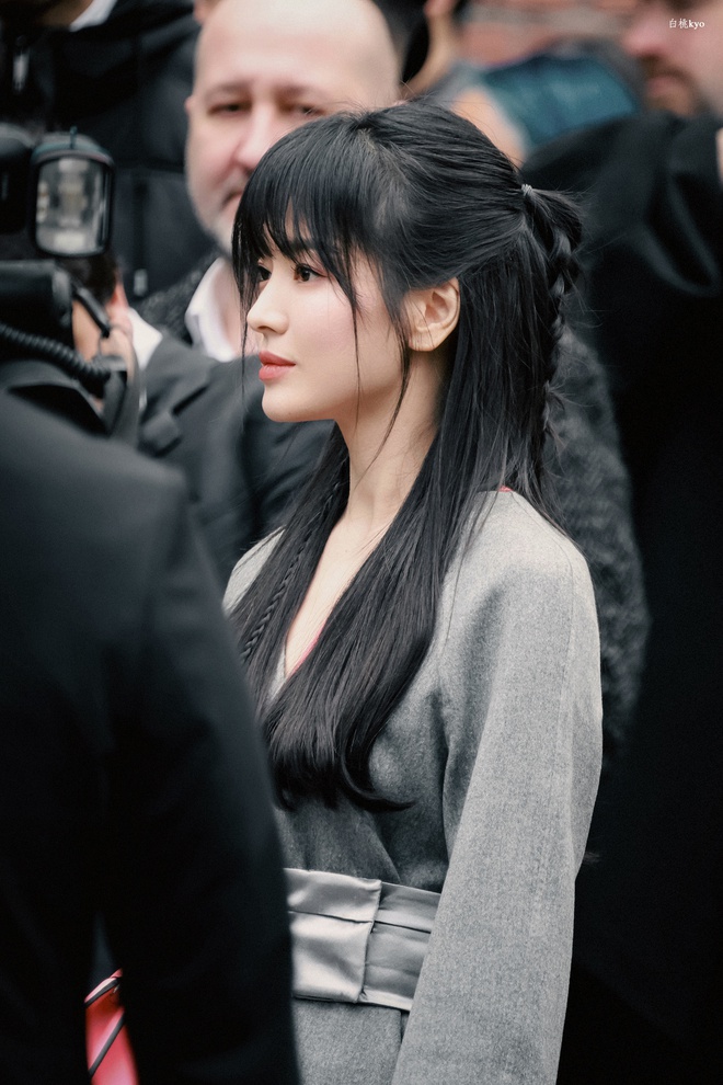 Song Hye Kyo đại náo Milan Fashion Week: Visual gây sốt khi sánh bên nam thần Hứa Quang Hán, được khán giả rần rần ủng hộ - Ảnh 5.