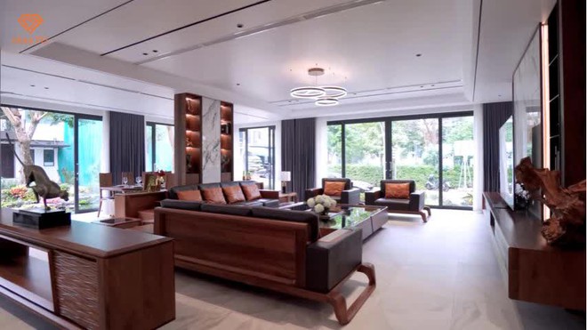 Kh&aacute;m ph&aacute; biệt thự 80 tỷ rộng gần 600m2 tại Ecopark, con trai mua b&aacute;o hiếu mẹ gi&agrave; - Ảnh 4.
