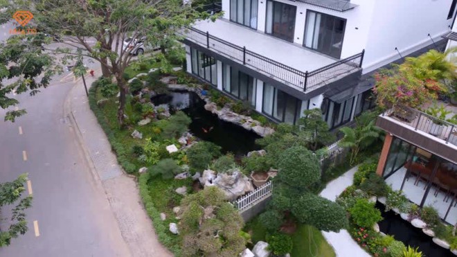 Kh&aacute;m ph&aacute; biệt thự 80 tỷ rộng gần 600m2 tại Ecopark, con trai mua b&aacute;o hiếu mẹ gi&agrave; - Ảnh 1.
