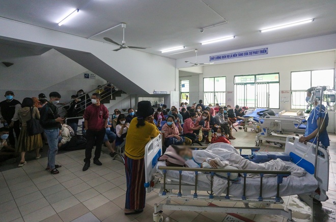 Những người trẻ điều trị đột quỵ tại Bệnh viện Đà Nẵng: Sáng ngủ dậy bỗng đau đầu dữ dội rồi hôn mê - Ảnh 2.