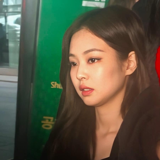 Jennie lộ ảnh chụp cam thường đẹp “vô thực” khiến netizen Hàn phải thốt lên “Ngoài đời cô ấy thật sự trông như thế á?” - Ảnh 5.