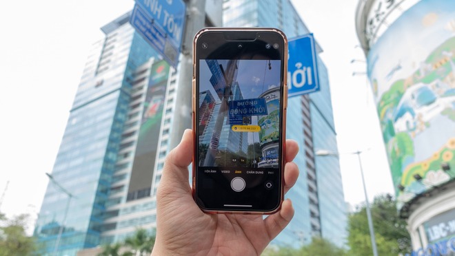 Video: Trải nghiệm quét QR Code bảng tên đường tại TP.HCM - Ảnh 4. Video: Trải nghiệm quét QR Code bảng tên đường tại TP.HCM - Ảnh 4.