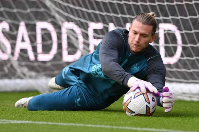 Thủ m&ocirc;n Karius sẵn s&agrave;ng ra s&acirc;n đấu MU ở chung kết C&uacute;p Li&ecirc;n Đo&agrave;n Anh - Ảnh 1.