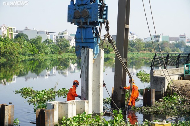 Xin nghỉ l&agrave;m để chứng kiến khoảnh khắc hồi sinh tuyến k&ecirc;nh d&agrave;i nhất TP.HCM - Ảnh 5.
