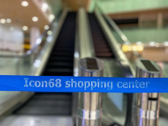 Khung cảnh vắng lặng b&ecirc;n trong Bitexco: Icon68 đ&atilde; ngưng hoạt động, nhiều cửa h&agrave;ng trả mặt bằng - Ảnh 6.