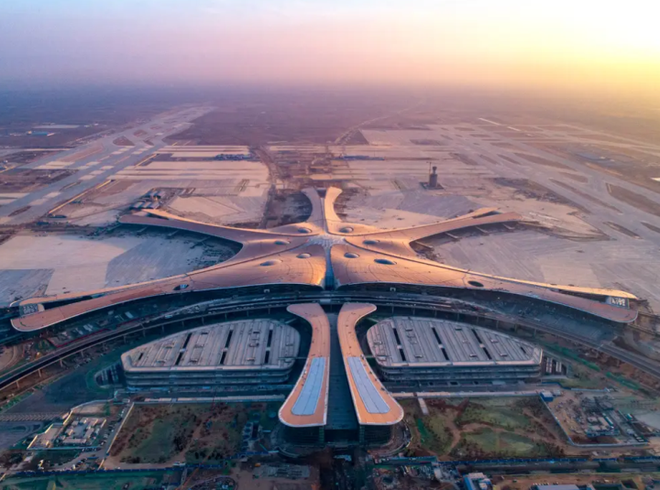 Cận cảnh siêu sân bay sao biển trị giá 63 tỷ USD ở Trung Quốc - Ảnh 1.