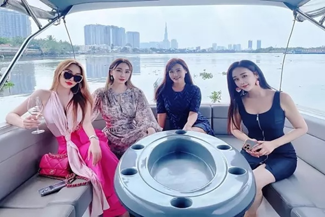 Cuộc đời đầy s&oacute;ng gi&oacute; v&agrave; quyết định chọn Việt Nam l&agrave;m nh&agrave; của Hoa hậu H&agrave;n Quốc - Ảnh 12.
