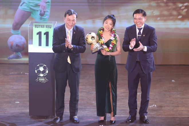 Quả bóng vàng nữ Việt Nam 2022 Huỳnh Như: Các đồng đội ở Bồ Đào Nha liên tục xin link xem trực tiếp và cầu chúc cho Như - Ảnh 1.