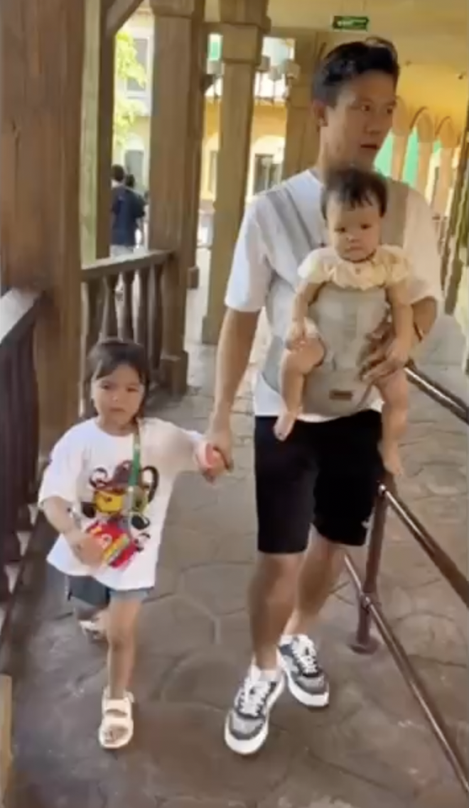 Quế Ngọc Hải được vợ rủ đi du lịch v&agrave; c&aacute;i kết bỉm sữa cả ng&agrave;y - Ảnh 2.