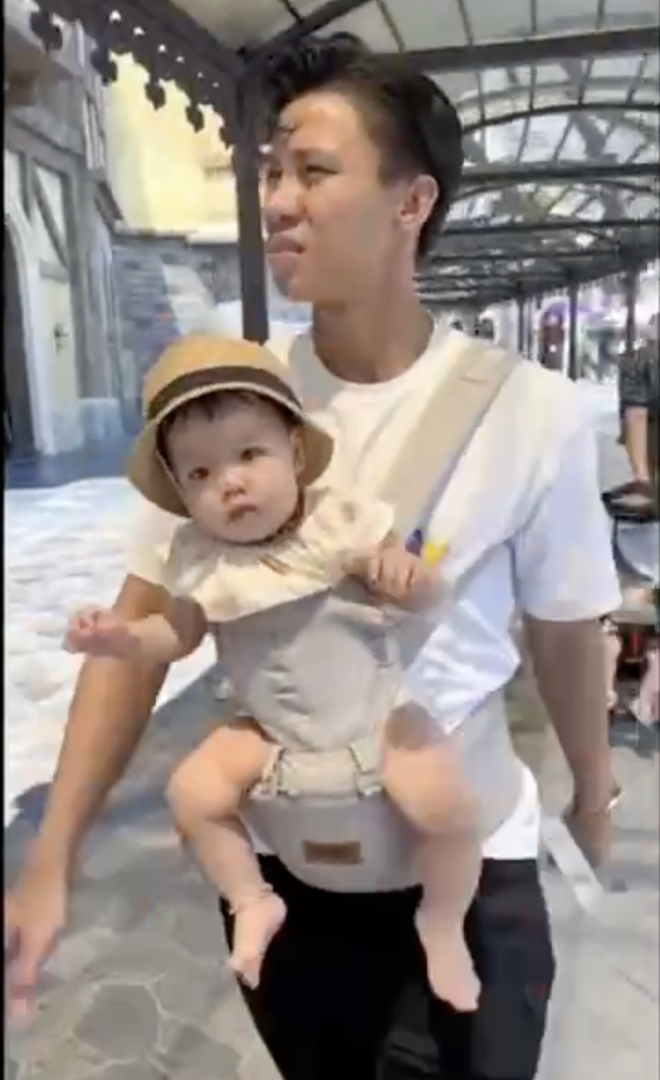 Quế Ngọc Hải được vợ rủ đi du lịch v&agrave; c&aacute;i kết bỉm sữa cả ng&agrave;y - Ảnh 1.