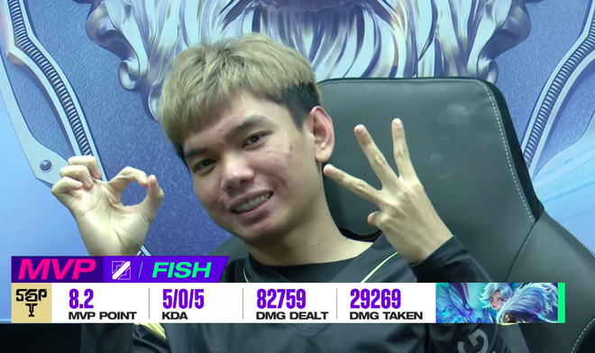 Cameraman gây lú, MC Phương Thảo ngại ngùng vì nhận định hụt MVP trên sóng - Ảnh 3.