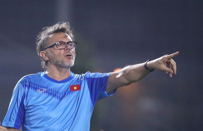 HLV Troussier &aacute;p dụng th&oacute;i quen độc lạ cho U23 Việt Nam - Ảnh 1.