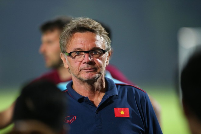 Dẫn U23 Việt Nam, HLV Troussier l&agrave;m điều chưa từng c&oacute; dưới thời thầy Park: L&yacute; do thực sự l&agrave; g&igrave;? - Ảnh 1.