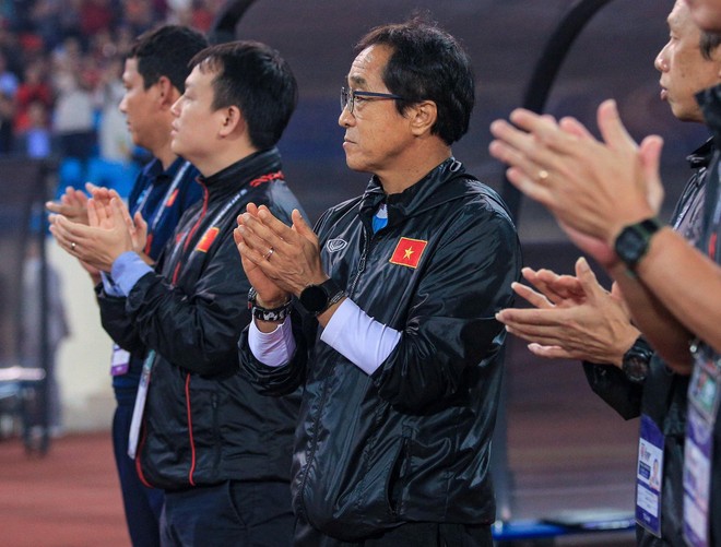 Trợ lý Lee Young-jin chia tay Việt Nam: Tim tôi tan vỡ khi cầu thủ bị chấn thương - Ảnh 2.