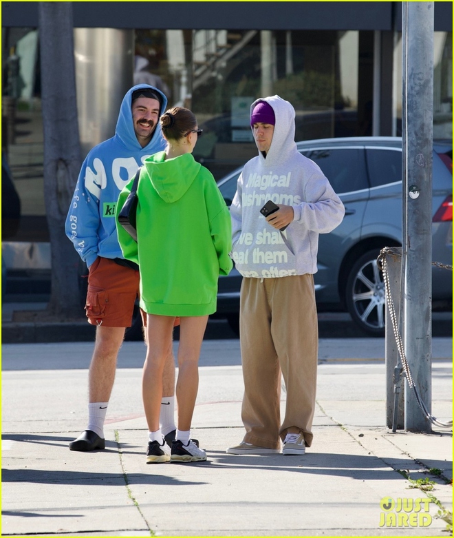 Hailey Baldwin diện mốt giấu quần gợi cảm đi ăn trưa cùng ông xã Justin Bieber - Ảnh 3.