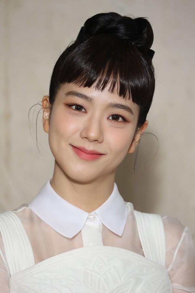 230123-jisoo-dior-s-s-2023-haute-couture-fashion-show-at-paris-documents-4-16755845749062021676254.jpeg