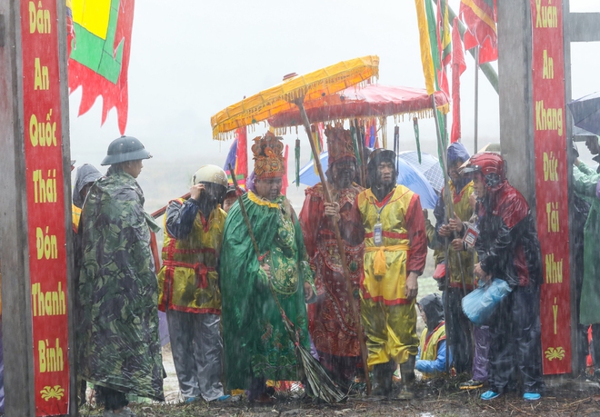 Đội mưa dự Lễ hội mặt nhọ ở Lạng Sơn - Ảnh 5.