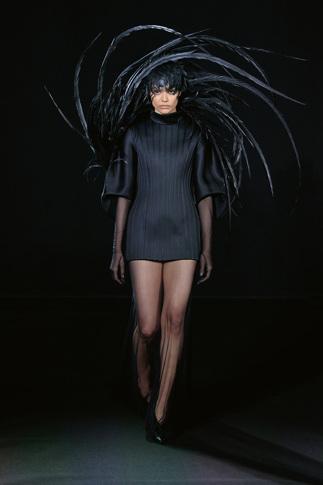 7 bộ sưu tập b&ugrave;ng nổ về thị gi&aacute;c tại Haute Couture Fashion Week - Ảnh 51.