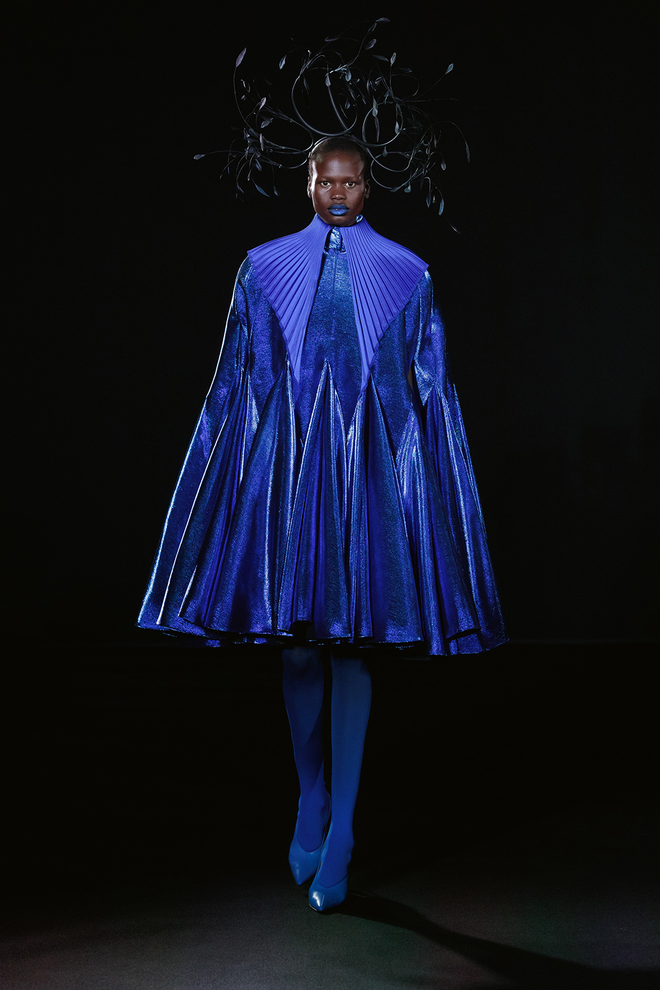 7 bộ sưu tập b&ugrave;ng nổ về thị gi&aacute;c tại Haute Couture Fashion Week - Ảnh 49.