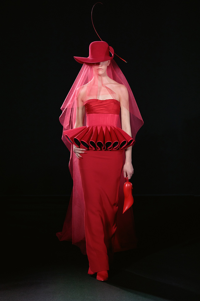 7 bộ sưu tập b&ugrave;ng nổ về thị gi&aacute;c tại Haute Couture Fashion Week - Ảnh 48.