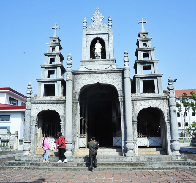 Chiêm ngắm ngôi nhà thờ hoàn toàn bằng đá ở Ninh Bình: Viên ngọc trong quần thể nhà thờ Phát Diệm - Ảnh 1.