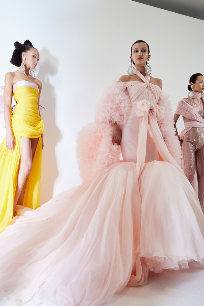 7 bộ sưu tập b&ugrave;ng nổ về thị gi&aacute;c tại Haute Couture Fashion Week - Ảnh 24.