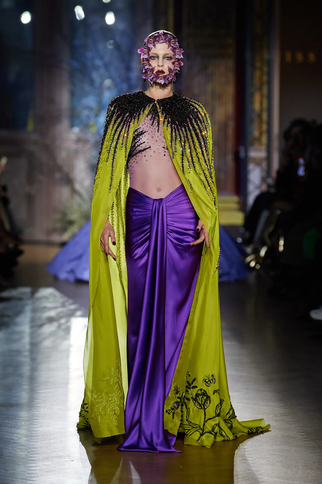 7 bộ sưu tập b&ugrave;ng nổ về thị gi&aacute;c tại Haute Couture Fashion Week - Ảnh 57.