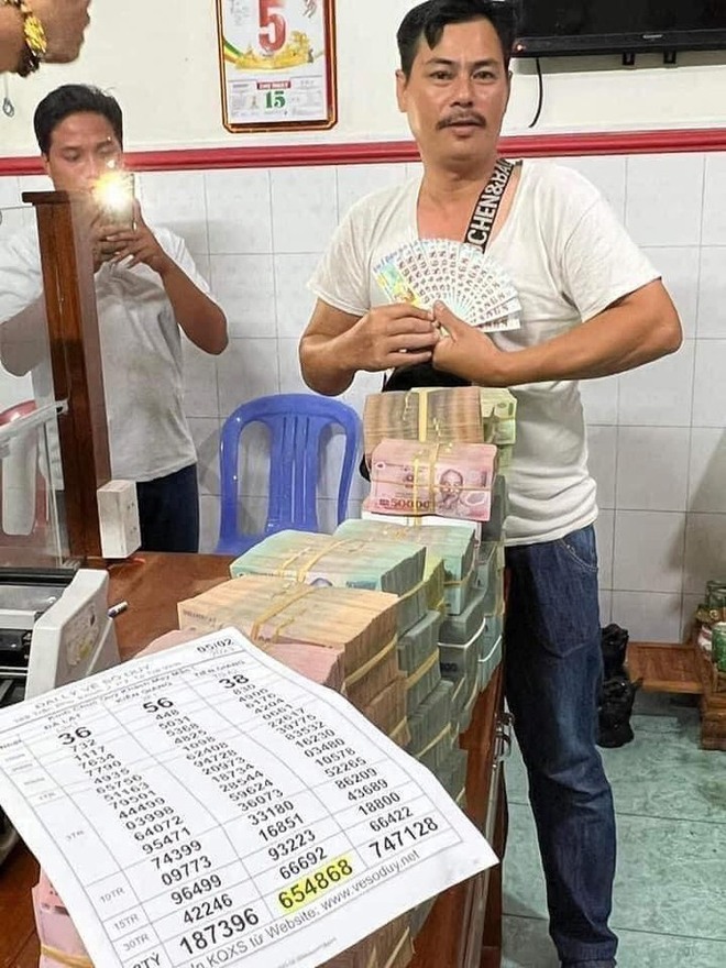 N&Oacute;NG: X&ocirc;n xao đại l&yacute; b&aacute;n 14 tờ v&eacute; số tr&uacute;ng giải đặc biệt, trị gi&aacute; 28 tỉ đồng - Ảnh 3.