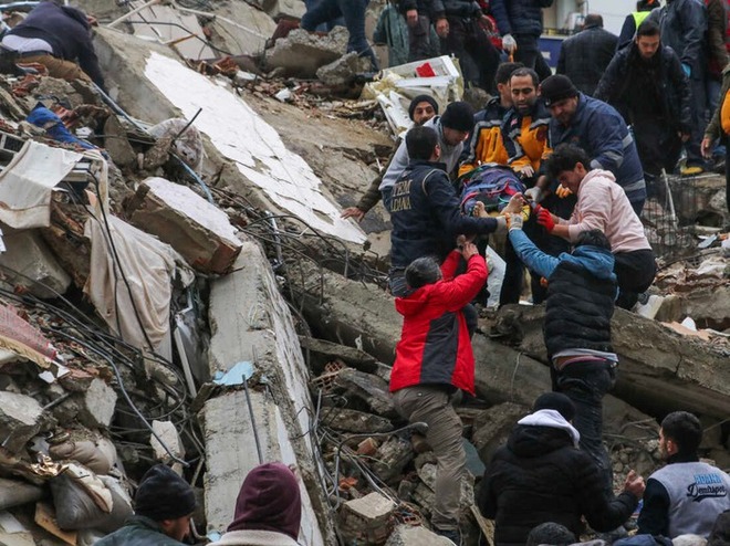 Những điều kỳ diệu đến rơi nước mắt trong thảm họa động đất ở Thổ Nhĩ Kỳ - Ảnh 1.