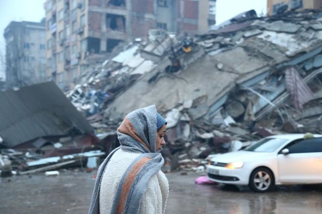 Thảm họa động đất ở Thổ Nhĩ Kỳ: Cả gia đình chạy trốn chiến tranh vẫn không thoát được chia lìa vì thiên tai - Ảnh 1.
