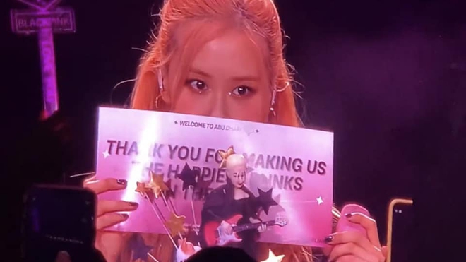 Rosé phản ứng như thế nào khi fan ẩu đả tại concert BLACKPINK? - Ảnh 1.